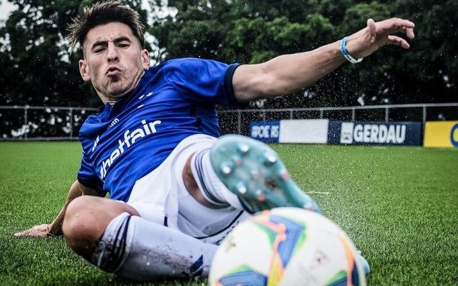 Lucas Villalba foi anunciado pelo Cruzeiro nesta quinta-feira 