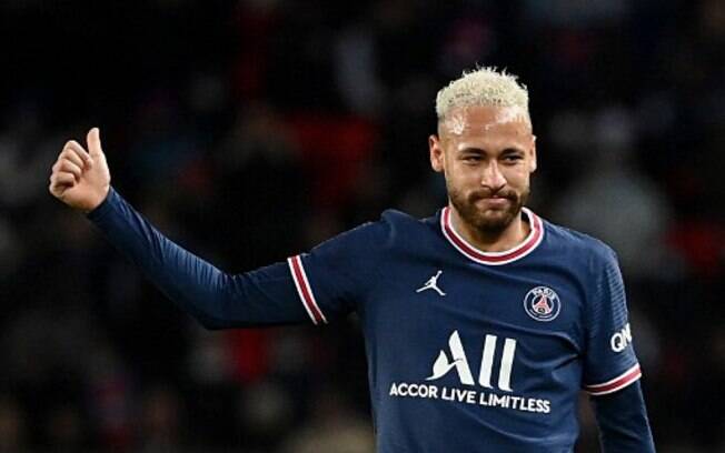Após eliminação na Champions, internautas pedem que Neymar volte a jogar no Brasil: 'Esquece esse time pequeno'