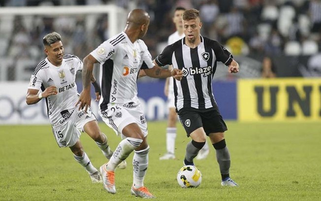 No último jogo antes da janela, Botafogo compete, mas desfalques pesam e lado direito da defesa falha