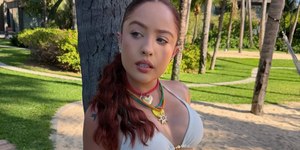 Mari Fernandez aposta em biquíni branco para aliviar calorão