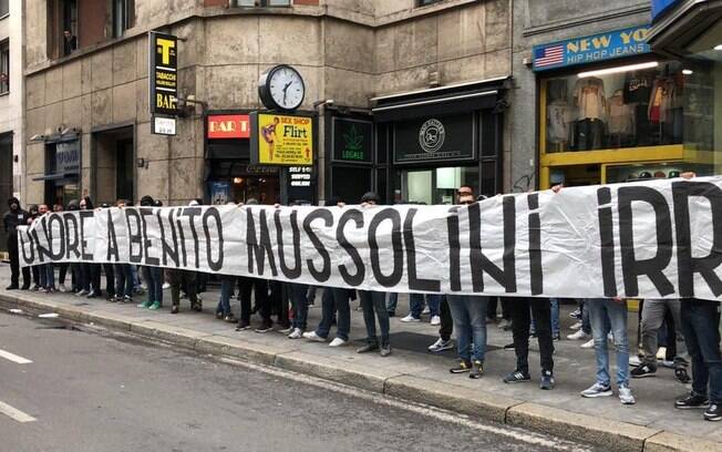 Torcedores da Lazio fizeram apologia ao líder fascista Bento Mussolini