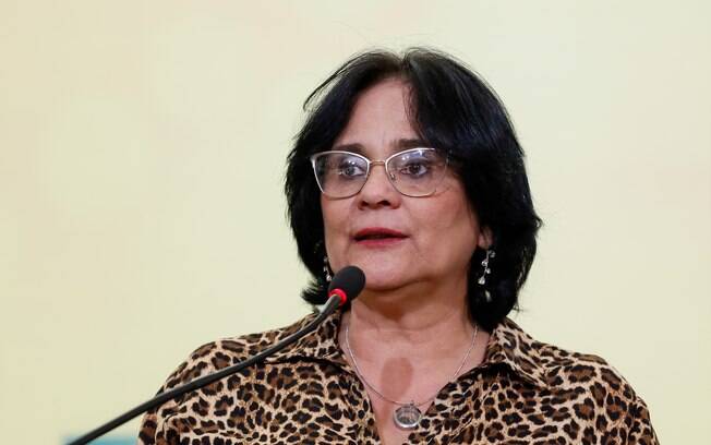 Ministra Damares Alves é a principal defensora da campanha que prega abstinência sexual