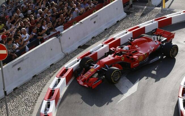Sebastian Vettel bateu sua Ferrari durante evento na Itália