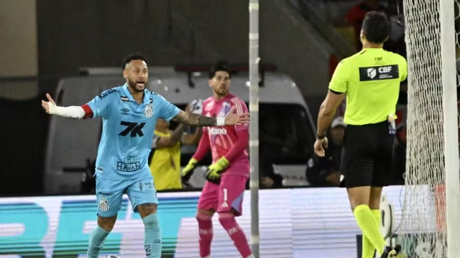 Neymar durante Flamengo x Santos neste domingo (9) Neymar durante Flamengo x Santos neste domingo (9)