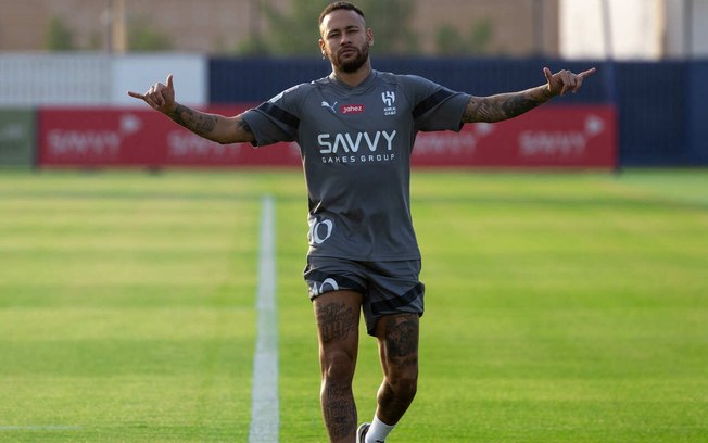 Neymar durante treinamento no Al-Hilal