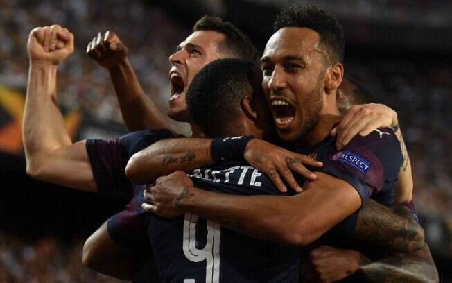 Arsenal se classificou para a final da Liga dos Campeões após vencer o duelo contra o Valencia Arsenal se classificou para a final da Liga dos Campeões após vencer o duelo contra o Valencia