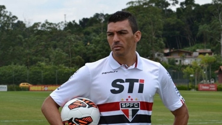 Fam%C3%ADlia%20de%20L%C3%BAcio%20toma%20decis%C3%A3o%20ap%C3%B3s%20ex-zagueiro%20sofrer%20queimaduras