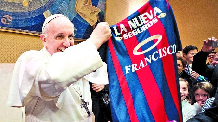O Papa Francisco era torcedor do San Lorenzo, clube de Buenos Aires. O Papa Francisco era torcedor do San Lorenzo, clube de Buenos Aires.