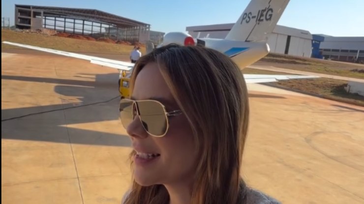 Dona do hit "Peão Todo Tatuado" faz pouso de emergência em Goiás