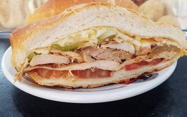 O Estadão apresenta a receita do tradicional sanduíche de pernil. Clique aqui para aprender o passo a passo