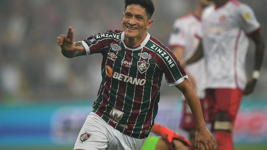 Cano marca dois e 'salva' o Fluminense na Libertadores