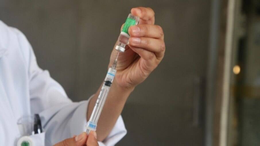 Vacinação contra Covid-19 é retomada nesta quarta (23) na capital paulista