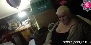 Mulher é condenada por manter vítima em cativeiro por 25 anos
