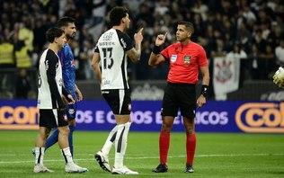 Ouça áudio do VAR de polêmico pênalti em Corinthians x Bragantino