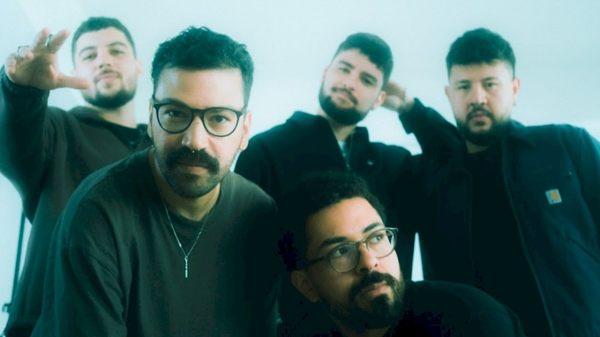 Banda Colina divide libera 1ª parte de seu novo álbum 'Ego Frágil' Banda Colina divide libera 1ª parte de seu novo álbum 'Ego Frágil'