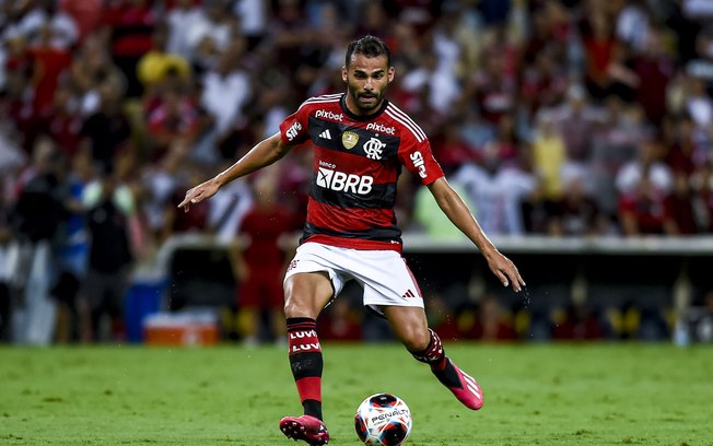Sem Thiago Maia, VP terá que mexer no esquema tático do Flamengo
