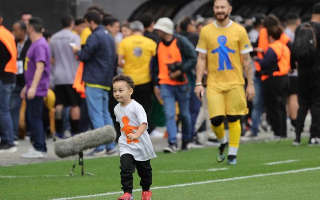 Fred Bruno marca presença no Futebol da Esperança, mas Cris quem rouba a cena