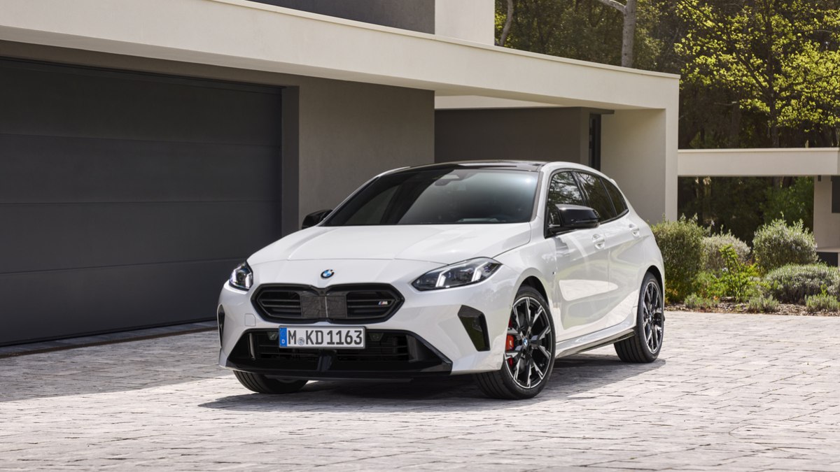 BMW M135 xDrive é apresentado por R$ 459.950