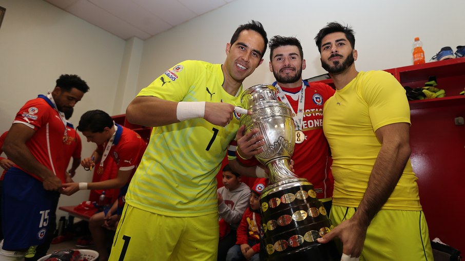 Jogadores da seleção chilena comemoram o título da Copa América de 2015