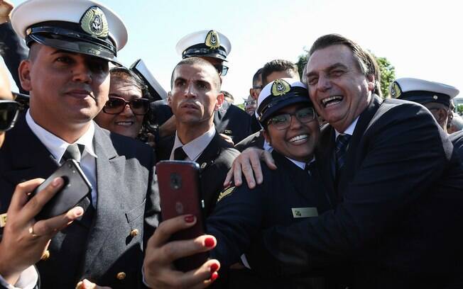 Bolsonaro participou da formatura de novos sargentos da Marinha no Rio