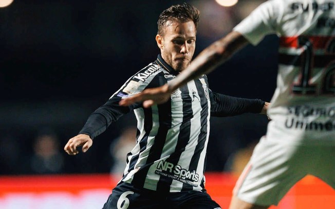 Arthur tem apenas seis partidas pelo Santos