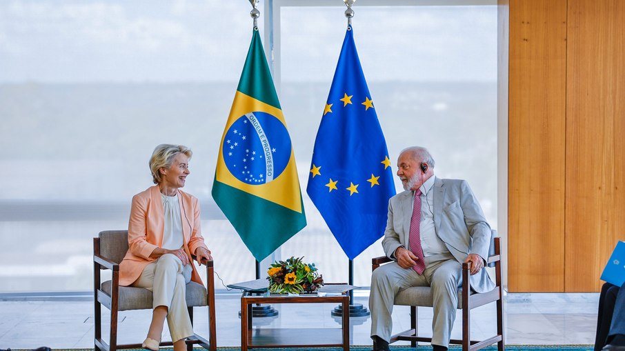 O presidente Luiz Inácio Lula da Silva recebe a presidente da Comissão Europeia, Ursula von der Leyen, no Palácio do Planalto - 12/06/2023