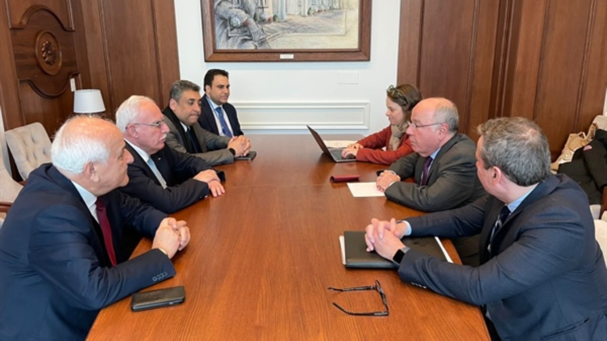 Chanceler brasileiro Mauro Vieira se reuniu com integrantes do MRE da Palestina