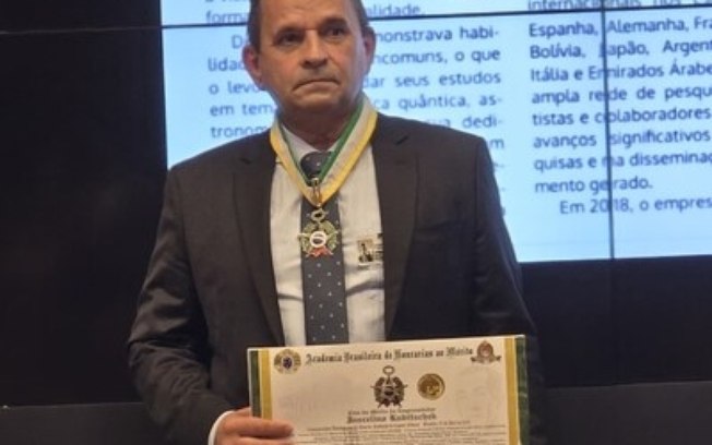 Em tarde histórica no Congresso, Urandir Oliveira recebe a maior honraria do empreendedorismo brasileiro Em tarde histórica no Congresso, Urandir Oliveira recebe a maior honraria do empreendedorismo brasileiro