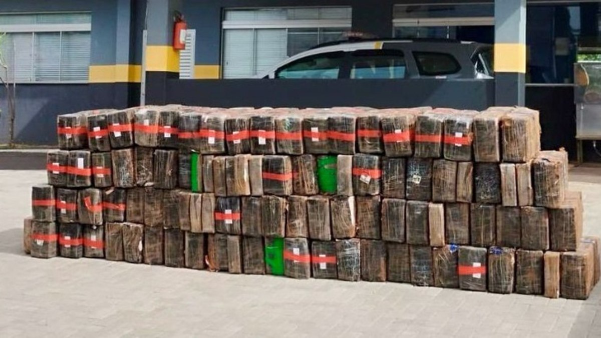 Mais de 1,7 tonelada de maconha é apreendida no interior de SP