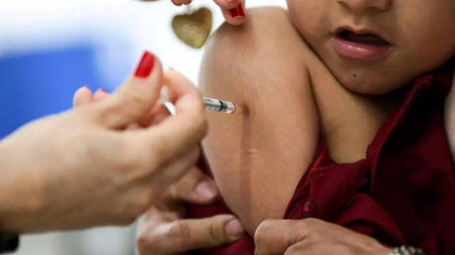 Vacinação contra a gripe das crianças precisou ser limitada, informa a Prefeitura de Belo Horizonte