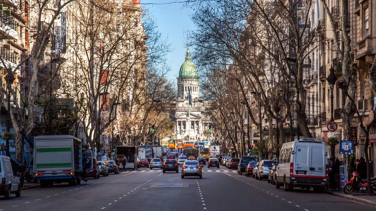 Fim de imposto derruba preço de carros de luxo na Argentina