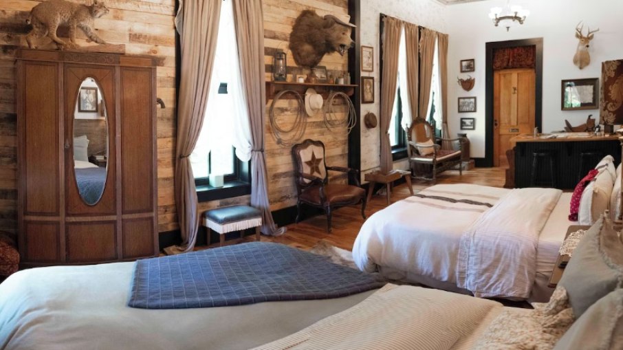 Beard and Lady Inn Beard and Lady Inn