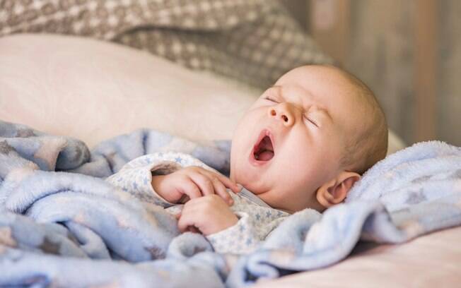 Iluminação adequada, silêncio e um banho quentinho podem fazer toda a diferença para o sono do bebê