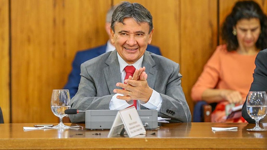 Ministro do Desenvolvimento Social, Wellington Dias, em reunião ministerial