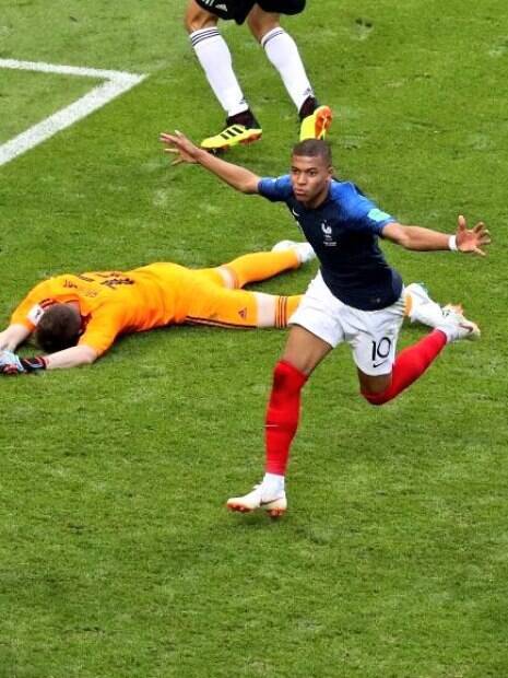 Mbappé marcou duas vezes e foi o grande nome da França contra a Argentina
