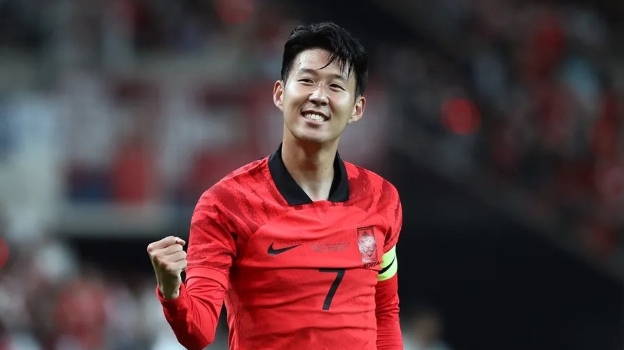 Son Heung-Min é um dos convocados a representar a Coreia do Sul, apesar de ter sofrido uma fratura no rosto durante uma partida da Champions League no início do mês.