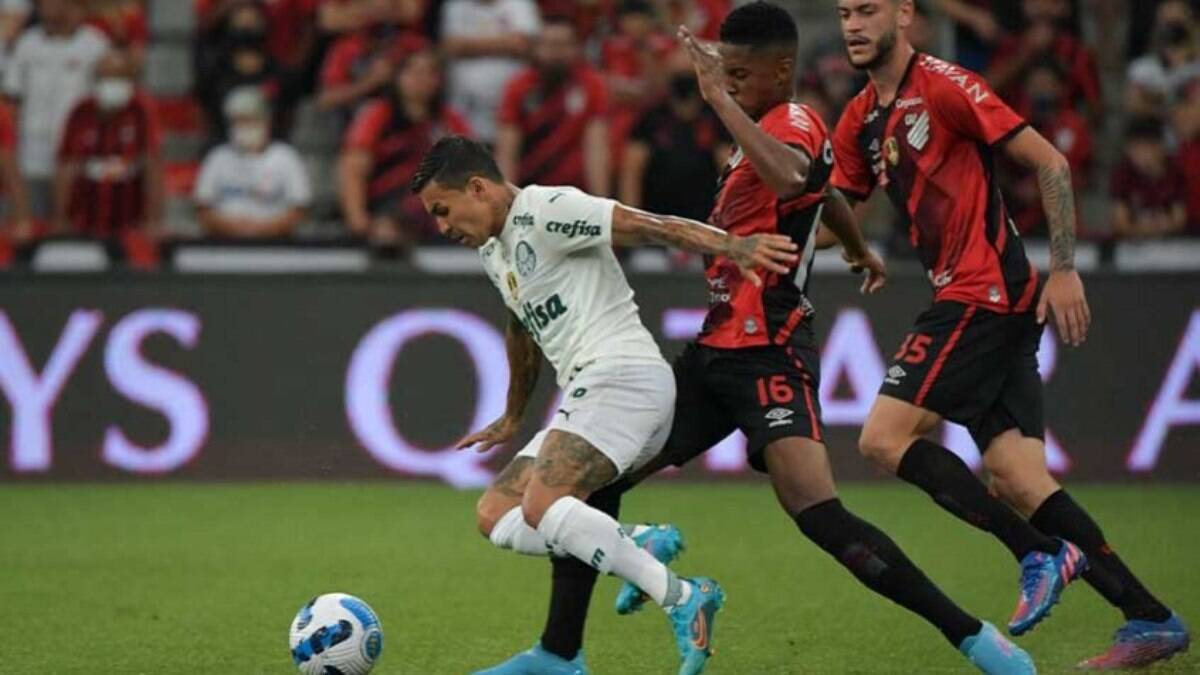 Veiga marca no fim, e Palmeiras busca empate com o Athletico-PR na Recopa Sul-Americana