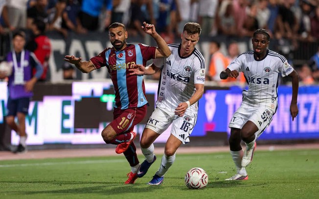 Mohamed Salah estreou pelo Trabzonspor neste sábado (15), fora de casa, diante do Kasimpasa, pelo Campeonato Turco