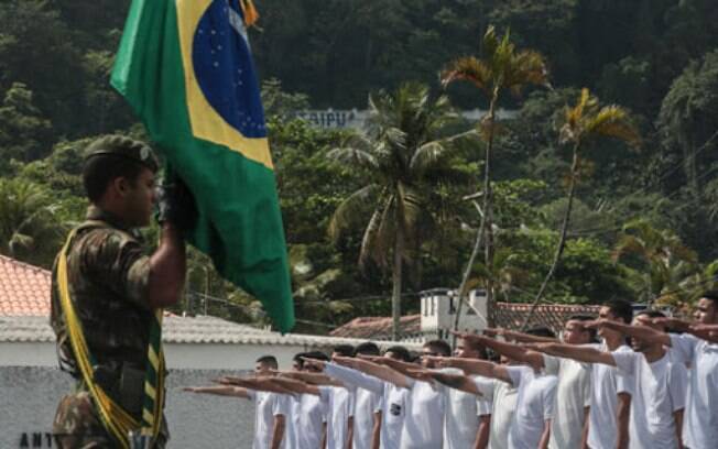 A Junta Militar fica dentro do Litoral Plaza Shopping.