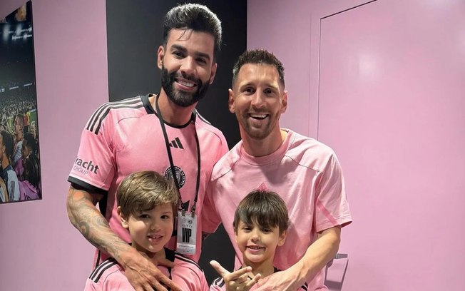 Gusttavo Lima celebra ao levar os filhos para conhecer Lionel Messi: ‘Que honra’