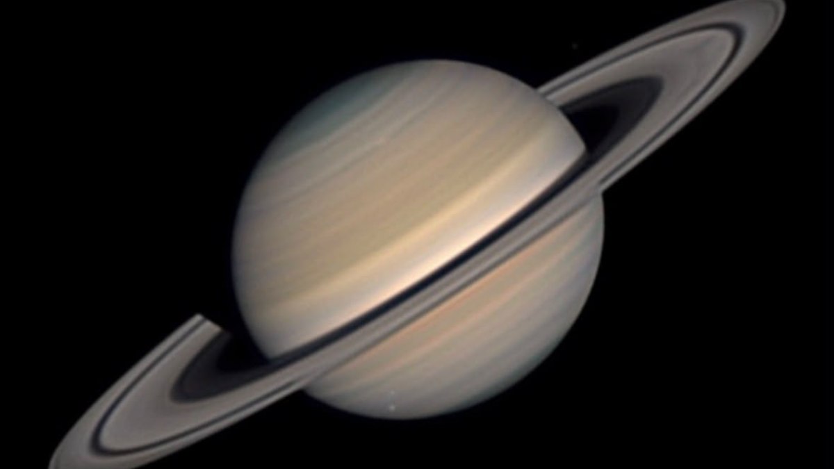 Saturno é registrado com detalhes impressionantes por telescópio - QTU Questões do Universo
