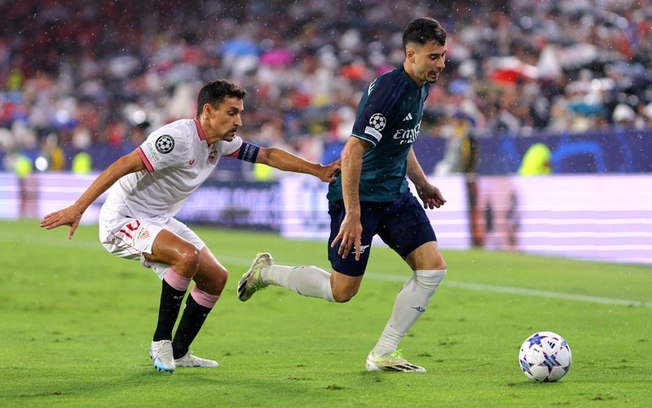 Arsenal bate o Sevilla fora de casa e vai à liderança do Grupo B da Champions Arsenal bate o Sevilla fora de casa e vai à liderança do Grupo B da Champions