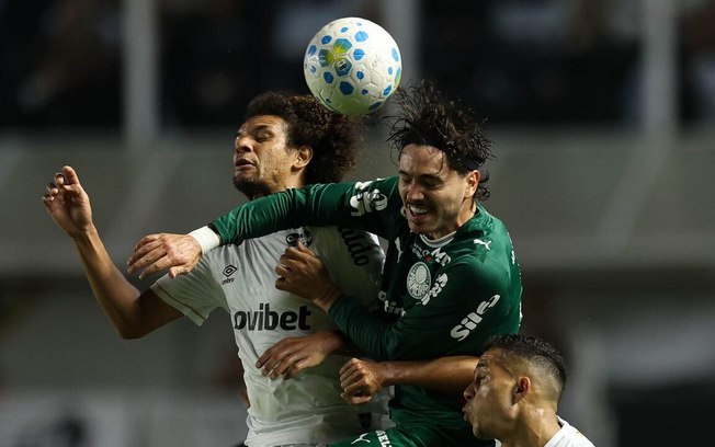 Abel Ferreira durante o empate do Palmeiras com o Santos na Vila