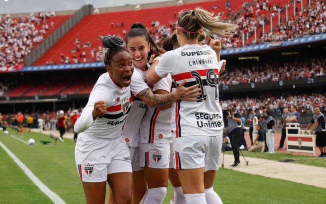 Carlinha brilha após falha e vira heroína do título inédito das Soberanas Carlinha brilha após falha e vira heroína do título inédito das Soberanas