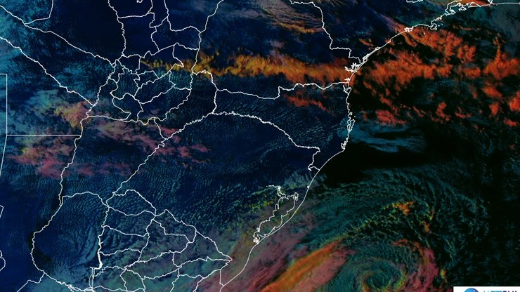 Ciclone perto do Brasil tem forma semelhante a olho de furacão