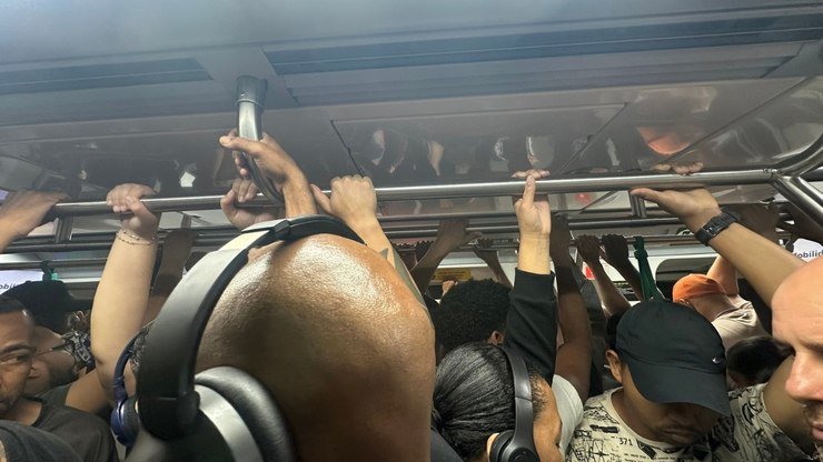 Trem descarrila na Linha 9-Esmeralda e reduz circulação em SP