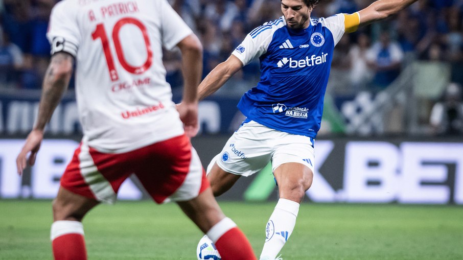 Com a vitória, a Raposa encostou no líder Flamengo e está com 41 pontos