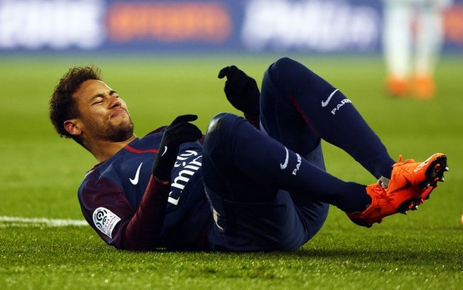 Neymar deixa o PSG com bons números, mas longe de ser ídolo