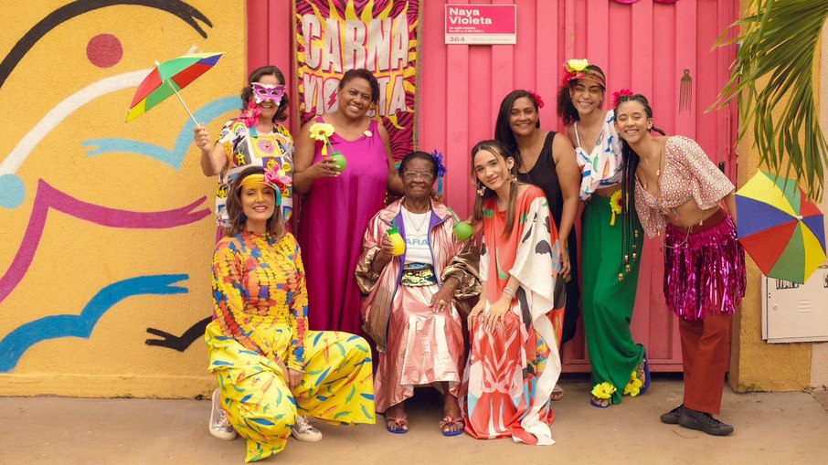 Naya Violeta ilumina o carnaval goiano e brasileiro com suas criações e posicionamento