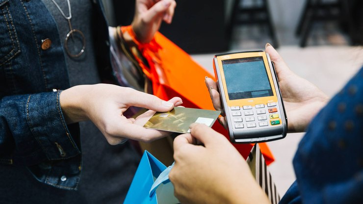 Compra de moda une loja física e e-commerce no Brasil